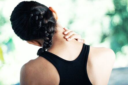 Discomfort by neck movements - symptom of osteochondrosis